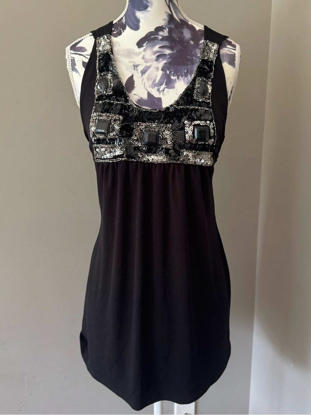 Suzy Shier Black Sleeveless Embellished Tank Top